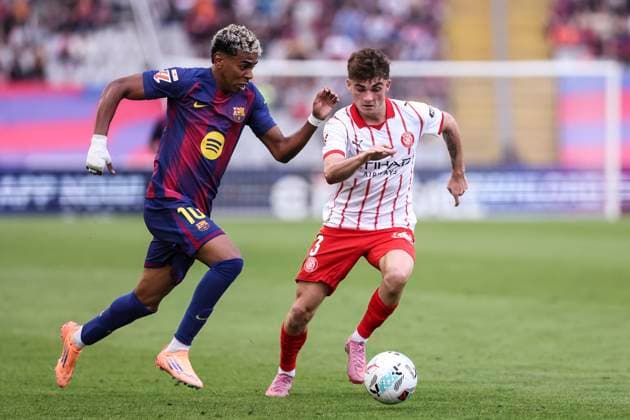 October 18, 2025, Barcelona, Barcelona, SPAIN: Lamine Yamal of FC Barcelona, Barca and Joel Roca of Girona FC in action during the Spanish league, La Liga EA Sports, football match played between FC Barcelona and Girona FC at Estadi Olimpic Lluis Companys on October 18, 2025 in Barcelona, Spain. Barcelona SPAIN - ZUMAa181 20251018_zaa_a181_120 Copyright: xJavierxBorregox