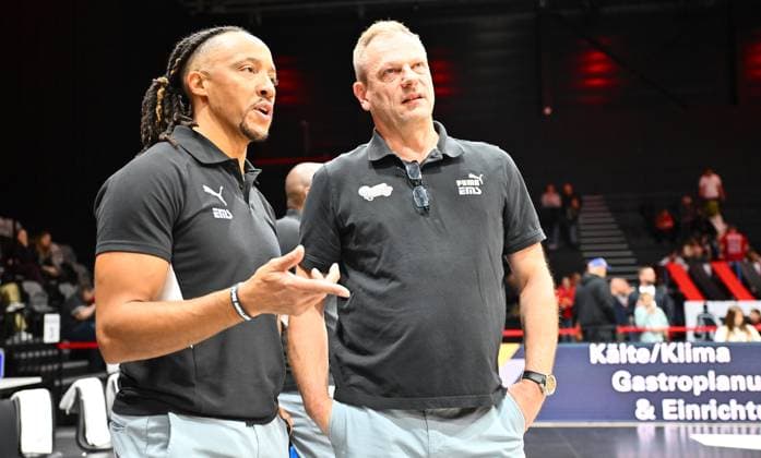 18.10.2025 - Basketball - Saison 2025 2026 - 2. Bundesliga Pro-A - 04. Spieltag: Nürnberg Falcons Basketball Club NBC - Phoenix Hagen - - xwoxzix - Tim Timothy James Black ( Assistent Trainer Nürnberg Falcons BC NBC ) Ralph Junge ( Trainer Headcoach Nürnberg Falcons BC NBC )