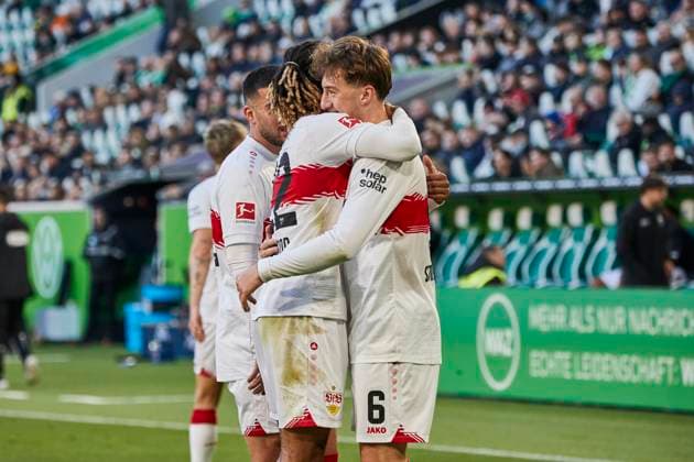 Jubel Freude Angelo Stiller (VfB Stuttgart 6) Lorenz Assignon (VfB Stuttgart 22) VfL Wolfsburg vs. VfB Stuttgart, Fussball Bundesliga, BL, Buli, Saison 2025 2026 18.10.2025 -Pressefoto Jan-Frederic Helbig VfL Wolfsburg vs. VfB Stuttgart, Fussball Bundesliga, BL, Buli, Volkswagen Arena, 1 Bundesliga, Saison 2025 2026, 18.10.2025 Wolfsburg Copyright: xEibner-Pressefoto Jan-FredericxHelbigx EP_JHG