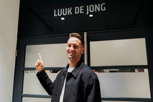 PSV has officially renamed its press room the ˜Luuk de Jong Press Room™ in honor of the club™s former captain. Luuk de Jong was surprised with the announcement during a special moment at the Philips Stadion. PSV Eindhoven v Go Ahead Eagles, Eredivisie, PSV v Go Ahead Eagles, Philips Stadion, October 18, 2025, Eindhoven, Netherlands.