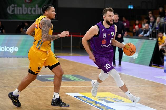 BG Göttingen - Kirchheim Knights Hendrik Drescher ( 10, GOT) im Spiel der BARMER 2. Basketball Bundesliga ProA zwischen der BG Göttingen und den Kirchheim Knights in der Sparkassen-Arena, 18.10.2025, Göttingen, Deutschland. (Foto: Swen Pförtner) Göttingen Niedersachsen Deutschland