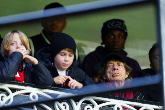 Mick Jagger watches on Fulham v Arsenal, Premier League, Football, Craven Cottage, London, UK - 18 Oct 2025London Craven Cottage United Kingdom EDITORIAL USE ONLY No use with unauthorised audio, video, data, fixture lists, club league logos or live services. Online in-match use limited to 120 images, no video emulation. No use in betting, games or single club league player publications.  Copyright: xJavierxGarcia Shutterstockx 15544982z