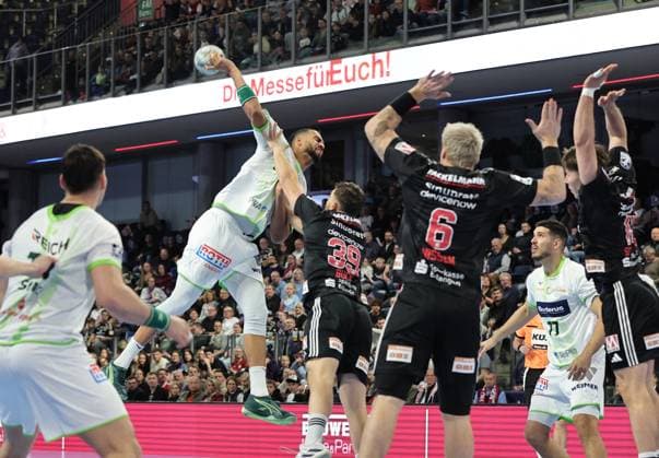 18.10.2025 - Handball - 1. Bundesliga DAIKIN HBL - Saison 2025 2026 - 09. Spieltag: HC Erlangen Metropolregion Nürnberg HCE - HSG Wetzlar - DaMa - xdaxmax - Philipp Ahouansou (19, HSG Wetzlar)