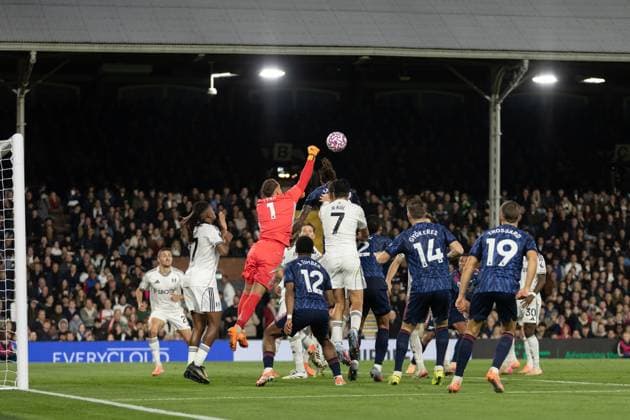 Bernd Leno of Fulham punches away from a cross at the end of the first half during the Premier League match between Fulham and Arsenal at Craven Cottage on October 18, 2025 in London, England. (Photo by Pedro Soares SPP) Copyright: xPedroxSoaresx xSPPx Sportspressphoto_SPR44076