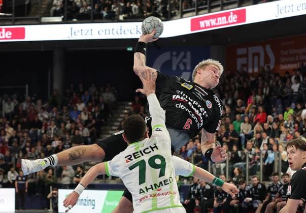 18.10.2025 - Handball - 1. Bundesliga DAIKIN HBL - Saison 2025 2026 - 09. Spieltag: HC Erlangen Metropolregion Nürnberg HCE - HSG Wetzlar - DaMa - xdaxmax - Ahmed Nafea (79, HSG Wetzlar) Marek Nissen (6, HC Erlangen HCE )