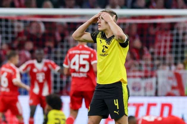 Nico Schlotterbeck (Borussia Dortmund) schaut enttaeuscht, Bundesliga, FC Bayern München v Borussia Dortmund, Allianz Arena am 18. October 2025 in München, Deutschland. (Foto von Marco Steinbrenner DeFodi Images) Nico Schlotterbeck (Borussia Dortmund) looks dejected, Bundesliga, FC Bayern München v Borussia Dortmund, Allianz Arena, October 18, 2025 in München, Germany. (Photo by Marco Steinbrenner DeFodi Images) DFL regulations prohibit any use of photographs as image sequences and or quasi-video. Nico Schlotterbeck Borussia Dortmund looks dejected, Bundesliga, FC Bayern München v Borussia Dortmund, Allianz Arena on October 18, 2025 in Munich, Germany Photo by Marco Steinbrenner DeFodi Images Nico Schlotterbeck Borussia Dortmund looks dejected, Bundesliga, FC Bayern München v Borussia Dortmund, Allianz Arena, October 18, 2025 in Munich, Germany Photo by Marco Steinbrenner DeFodi Images DFL regulations prohibit any use of photographs as image sequences and or quasi video