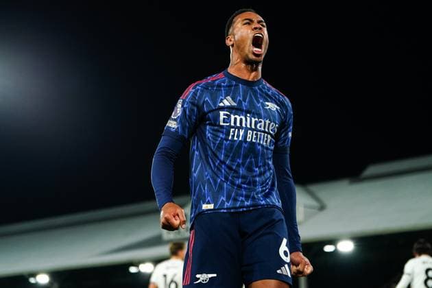 Premier League Fulham v Arsenal Gabriel of Arsenal celebrates 0-1 lead during the Premier League match Fulham vs Arsenal at Craven Cottage, London, United Kingdom, 18th October 2025 (Photo by Harvey Murphy News Images) Copyright: xHarveyxMurphy NewsxImagesx