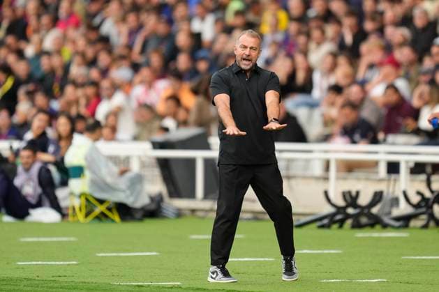 FC Barcelona, Barca v Girona FC - LaLiga EA Sports Hansi Flick head coach of Barcelona gives instructions during the La Liga EA Sports match between FC Barcelona and Girona FC at Estadi Olimpic Lluis Companys on October 18, 2025 in Barcelona, Spain. Barcelona Spain  Copyright: xJosexBretonx originalFilename:bretonhernandez-fcbarcel251018_npGev.jpg