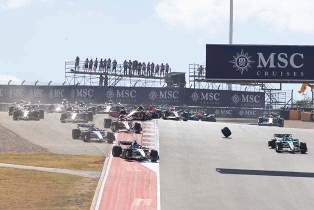 Formula 1 MSC Cruises United States Grand Prix 2025 Alexis Perrin OVERTAKE MAXPPP - Austin 18 10 2025 Race start crash Turn 1 both McLaren F1 Team drivers, 81 PIASTRI Oscar (aus), McLaren F1 Team, portrait, 04 NORRIS Lando (gbr), McLaren F1 Team, portrait at the Formula 1 MSC Cruises United States Grand Prix 2025, the 19th round of the 2025 FIA Formula 1 World Championship, WM, Weltmeisterschaft at the Circuit of The Americas in Austin, Texas, United States, from October 16 to 19, 2025 Austin Circuit of The Americas United States  Copyright: xOVERTAKE MAXPPPxAlexisxPerrinx OVT202510185155 OVT202510185155