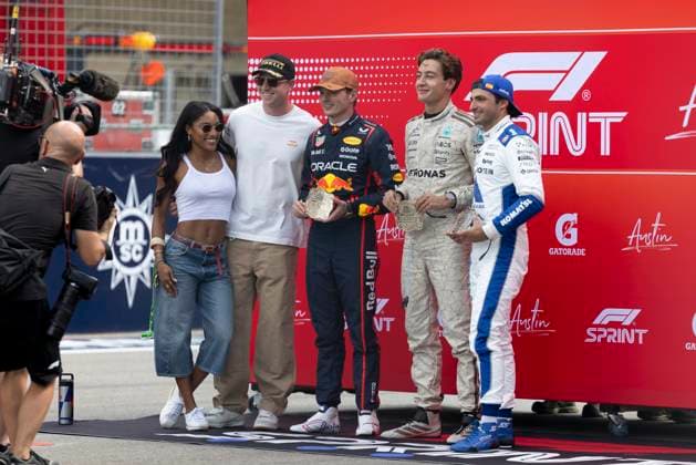 Formula 1 MSC Cruises United States Grand Prix 2025 Alexis Perrin OVERTAKE MAXPPP - Austin 18 10 2025 Picture sprint race with top 3, 01 VERSTAPPEN Max (nld), Oracle Red Bull Racing, portrait, 63 RUSSELL George (gbr), Mercedes AMG Petronas, portrait, 55 SAINZ Carlos (esp), Atlassian Williams Racing, portrait at the Formula 1 MSC Cruises United States Grand Prix 2025, the 19th round of the 2025 FIA Formula 1 World Championship, WM, Weltmeisterschaft at the Circuit of The Americas in Austin, Texas, United States, from October 16 to 19, 2025 Austin Circuit of The Americas United States Copyright: xOVERTAKE MAXPPPxAlexisxPerrinx OVT202510185159 OVT202510185159