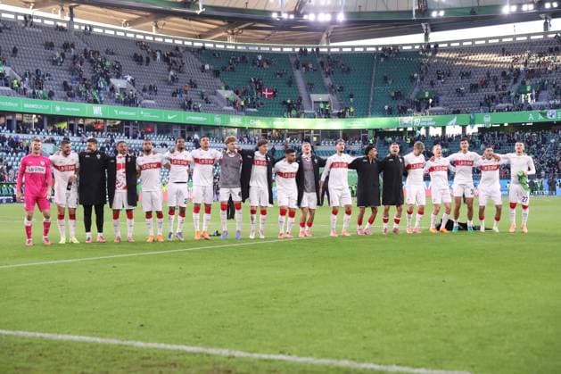 18.10.2025, xgox, Fussball - 1.Bundesliga VfL Wolfsburg - VfB Stuttgart emspor, v.l. Stuttgart Jubel ueber den Sieg, Jubel nach Spielende (DFL DFB REGULATIONS PROHIBIT ANY USE OF PHOTOGRAPHS as IMAGE SEQUENCES and or QUASI-VIDEO) Wolfsburg