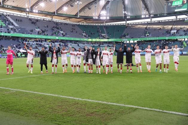 18.10.2025, xgox, Fussball - 1.Bundesliga VfL Wolfsburg - VfB Stuttgart emspor, v.l. Stuttgart Jubel ueber den Sieg, Jubel nach Spielende (DFL DFB REGULATIONS PROHIBIT ANY USE OF PHOTOGRAPHS as IMAGE SEQUENCES and or QUASI-VIDEO) Wolfsburg
