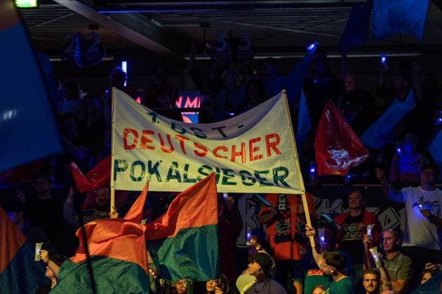 GER, Basketball-Bundesliga-Pokal, Achtelfinale, Syntainics MBC - BMA365 Bamberg Baskets 18.10.2025, Stadthalle, Weißenfels, GER, Basketball-Bundesliga-Pokal, Achtelfinale, Syntainics MBC - BMA365 Bamberg Baskets Fanbanner von dem Syntainics MBC Â Foto Alexander Trienitz Weißenfels Stadthalle Sachsen-Anhalt Deutschland