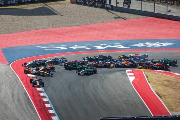 F1 - UNITED STATES GRAND PRIX 2025 start of the sprint race, depart, 01 VERSTAPPEN Max (nld), Red Bull Racing RB21, 04 NORRIS Lando (gbr), McLaren F1 Team MCL39, 81 PIASTRI Oscar (aus), McLaren F1 Team MCL39, 27 HULKENBERG Nico (ger), Stake F1 Team Kick C45, 14 ALONSO Fernando (spa), Aston Martin F1 Team AMR24, action crash, accident, during the 2025 Formula 1 United States Grand Prix, 19th round of the 2025 FIA Formula One World Championship, WM, Weltmeisterschaft from October 17 to 19, 2025 on the Circuit of the Americas, in Austin, Texas, United States of America - AustinUnited States Copyright: xANTONINxVINCENTx