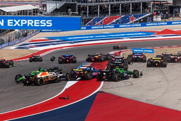 Formula 1 MSC Cruises United States Grand Prix 2025 Joseph Pinchin OVERTAKE MAXPPP - Austin 18 10 2025 RACE START CRASH 04 NORRIS Lando (gbr), McLaren F1 Team, action 81 PIASTRI Oscar (aus), McLaren F1 Team, action 27 HULKENBERG Nico (ger), Stake F1 Team KICK Sauber, action at the Formula 1 MSC Cruises United States Grand Prix 2025, the 19th round of the 2025 FIA Formula 1 World Championship, WM, Weltmeisterschaft at the Circuit of The Americas in Austin, Texas, United States, from October 16 to 19, 2025 Austin Circuit of The Americas United States Copyright: xOVERTAKE MAXPPPxJosephxPinchinx OVT202510185231 OVT202510185231