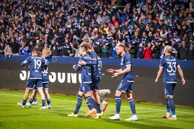 Deutschland: Fussball 2. Bundesliga 2025 26, 9. Spieltag - VfL Bochum vs Hertha BSC Berlin - Vonovia Ruhrstadion (Bochum): Tor und Torjubel zum 1:0 durch ein Eigentor von MichaÅ‚ Karbownik Michal Karbownik (Hertha BSC, 33) nach einer Flanke von Gerrit Holtmann (VfL Bochum, 17) Freude, Emotionen, Jubel Bochum Nordrhein-Westfalen Deutschland