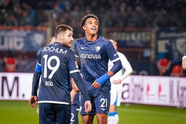 Deutschland: Fussball 2. Bundesliga 2025 26, 9. Spieltag - VfL Bochum vs Hertha BSC Berlin - Vonovia Ruhrstadion (Bochum): Tor und Torjubel zum 2:0 durch Francis Onyeka (VfL Bochum, 21) Freude, Emotionen, Jubel Bochum Nordrhein-Westfalen Deutschland