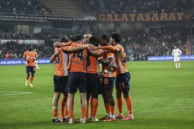 RAMS Basaksehir v Galatasaray - Turkish Super Lig ISTANBUL, TURKIYE - OCTOBER 18: Players of RAMS Basaksehir celebrate after scoring a goal during the Turkish Super Lig week 9 football match between RAMS Basaksehir and Galatasaray at Basaksehir Fatih Terim Stadium in Istanbul, Turkiye on October 18, 2025. Murat Sengul Anadolu Istanbul Turkey. Editorial use only. Please get in touch for any other usage.  Copyright: x2025xAnadoluxMuratxSengulx