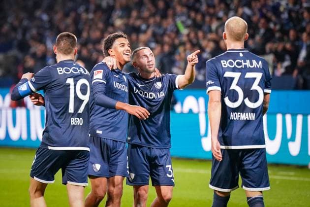 Deutschland: Fussball 2. Bundesliga 2025 26, 9. Spieltag - VfL Bochum vs Hertha BSC Berlin - Vonovia Ruhrstadion (Bochum): Tor und Torjubel zum 2:0 durch Francis Onyeka (VfL Bochum, 21) Freude, Emotionen, Jubel Bochum Nordrhein-Westfalen Deutschland Copyright: xJOERANxSTEINSIEKx