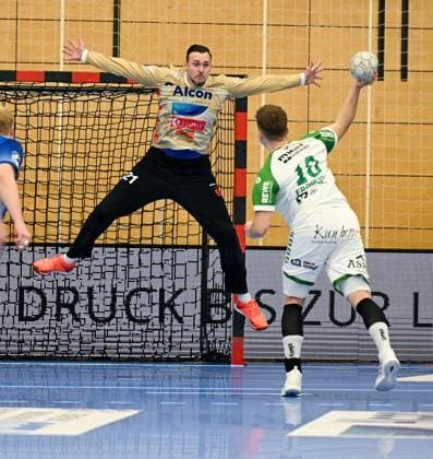 18.10.2025, xpsx, Handball 2. Bundesliga, TV Großwallstadt - HC Oppenweiler-Backnang v.l. Stefan Hanemann (Grosswallstadt), Nick Fröhlich (Oppenweiler) Elsenfeld Bayern Deutschland (DEU)