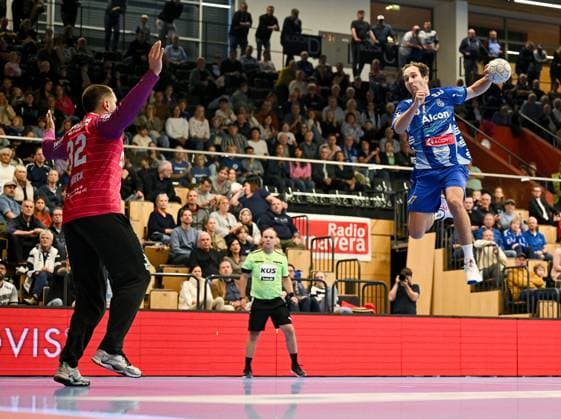 18.10.2025, xpsx, Handball 2. Bundesliga, TV Großwallstadt - HC Oppenweiler-Backnang v.l. Janis Boieck (Oppenweiler), Maxim Schalles (Grosswallstadt) Elsenfeld Bayern Deutschland (DEU)