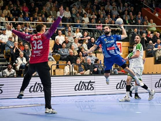 18.10.2025, xpsx, Handball 2. Bundesliga, TV Großwallstadt - HC Oppenweiler-Backnang v.l. Janis Boieck (Oppenweiler), Yessine Meddeb (Grosswallstadt) Elsenfeld Bayern Deutschland (DEU)