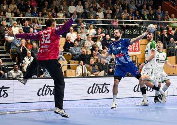 18.10.2025, xpsx, Handball 2. Bundesliga, TV Großwallstadt - HC Oppenweiler-Backnang v.l. Janis Boieck (Oppenweiler), Yessine Meddeb (Grosswallstadt) Elsenfeld Bayern Deutschland (DEU)