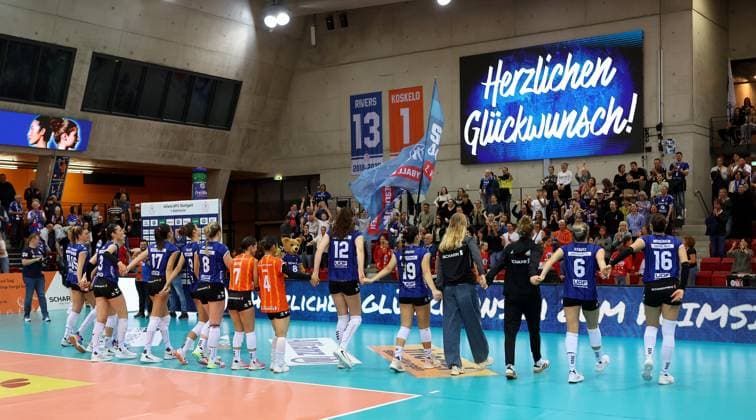 BAU 18.10.2025 Stuttgart Volleyball Allianz MTV Stuttgart vs. Ladies in Black Aachen, die Stuttgarterinnen freuen sich über den Sieg