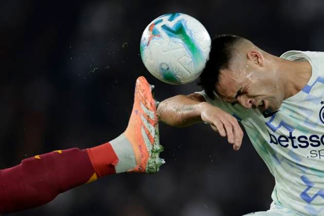 Serie a football match AS Roma vs Inter Inter™s Argentinian forward Lautaro Martinez challenges for the ball with Roma™s French midfielder Manu Kone during the Serie A football match between AS Roma vs Inter at the Olimpico Stadium in Rome, Italy on October 18, 2025. _BPH7222 Copyright: xAntonioxBalascox
