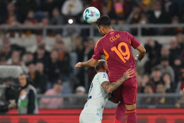 Zeki Celik of AS Roma and Federico Dimarco of FC Inter Milan during the match of 7th day of the Serie A Championship between A.S. Roma and FC Internazionale at the Olimpico Stadium on Oct 18, 2025 in Rome, Italy. during AS Roma vs Inter - FC Internazionale, Italian soccer Serie A match in Rome, Italy, October 18 2025  Copyright: xRobertoxRamaccia IPAxSportx xipa-agency.netx xx IPA_66757976 IPA_Agency_IPA66757976
