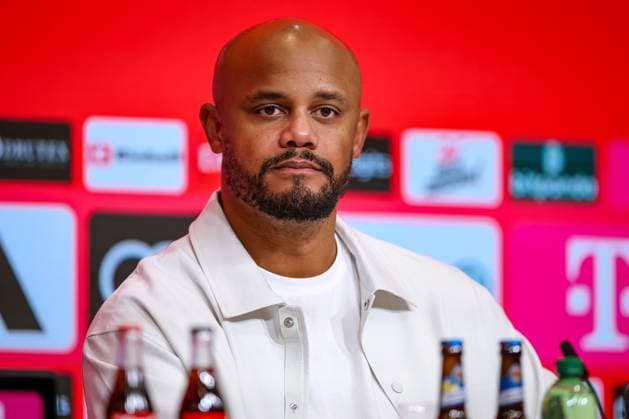 18.10.2025, Fußball, FC Bayern München - Borussia Dortmund, 1. Fußball Bundesliga, 7. Spieltag, Allianz Arena, Saison 2025 2026: Die Pressekonferenz mit den Trainern nach dem Spiel - Cheftrainer Vincent Kompany (FC Bayern Muenchen hc) DFB regulations prohibit any use of photographs as image sequences and or quasi-video. Bayern Deutschland