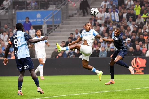 Olympique de Marseille v Le Havre Athletic Club - Ligue 1 McDonald s 2025 2026 07 Loic NEGO (hac) - 14 Igor PAIXAO (om) during the Ligue 1 McDonald s match between Marseille and Le Havre at Stade Velodrome on October 18, 2025 in Marseille, France. Marseille France  Copyright: xFEPx 776348161