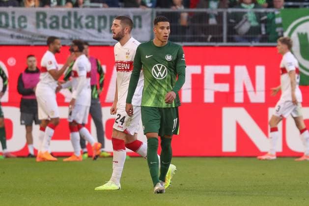 18.10.2025, xgox, Fussball - 1.Bundesliga VfL Wolfsburg - VfB Stuttgart emspor, v.l. Adam Daghim (Wolfsburg, 11) enttaeuscht, schaut enttaeuscht, niedergeschlagen, disappointed (DFL DFB REGULATIONS PROHIBIT ANY USE OF PHOTOGRAPHS as IMAGE SEQUENCES and or QUASI-VIDEO) Wolfsburg