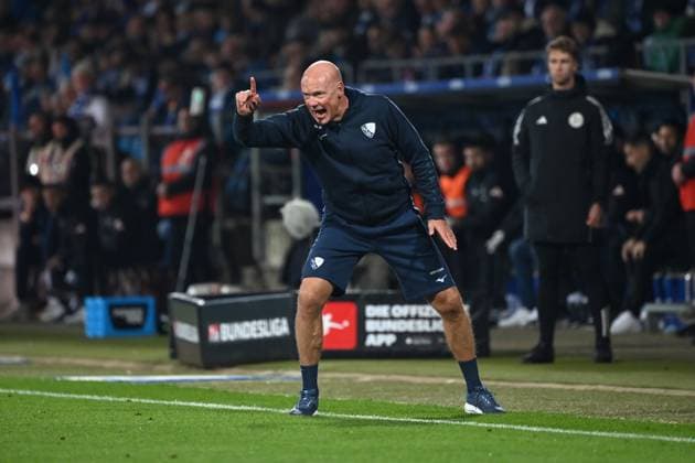 Trainer Uwe Rösler (VfL Bochum) 18.10.2025, Fussball 2. Bundesliga, Saison 2025 2026, 9. Spieltag, VfL Bochum - Hertha BSC Berlin DFL regulations prohibit any use of photographs as image sequences and or quasi-video Bochum Vonovia Ruhrstadion Nordrhein Westfalen Deutschland