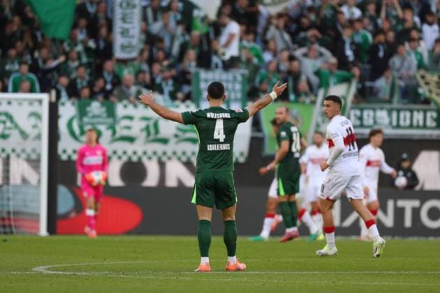 VfL vs. Stuttgart, 1. BL Wolfsburg, 18.10.2025, FUßBALL - VfL Wolfsburg vs. VfB Stuttgart, 1. BL, Saison 2025 26. Konstantinos Koulierakis (VfL Wolfsburg) Wolfsburg