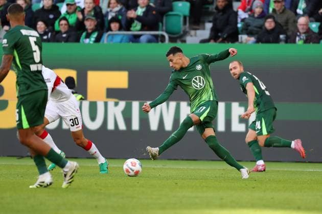 VfL vs. Stuttgart, 1. BL Wolfsburg, 18.10.2025, FUßBALL - VfL Wolfsburg vs. VfB Stuttgart, 1. BL, Saison 2025 26. Adam Daghim (VfL Wolfsburg) Wolfsburg
