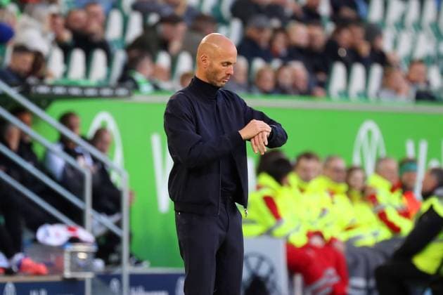 VfL vs. Stuttgart, 1. BL Wolfsburg, 18.10.2025, FUßBALL - VfL Wolfsburg vs. VfB Stuttgart, 1. BL, Saison 2025 26. Cheftrainer Paul Simonis (VfL Wolfsburg) Wolfsburg