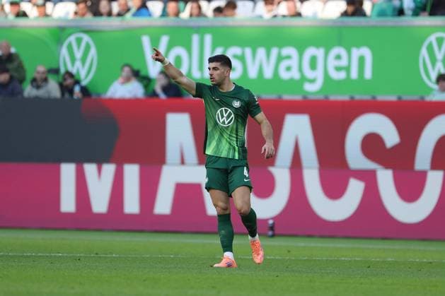 VfL vs. Stuttgart, 1. BL Wolfsburg, 18.10.2025, FUßBALL - VfL Wolfsburg vs. VfB Stuttgart, 1. BL, Saison 2025 26. Konstantinos Koulierakis (VfL Wolfsburg) Wolfsburg