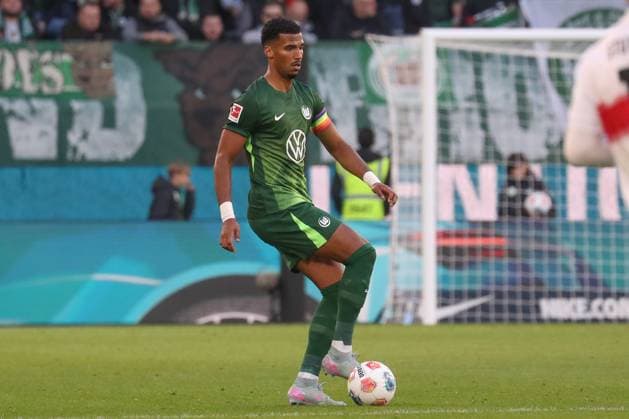 18.10.2025, xgox, Fussball - 1.Bundesliga VfL Wolfsburg - VfB Stuttgart emspor, v.l. Moritz Jens (Wolfsburg, 15) Freisteller, Einzelbild, Ganzkoerper, single frame (DFL DFB REGULATIONS PROHIBIT ANY USE OF PHOTOGRAPHS as IMAGE SEQUENCES and or QUASI-VIDEO) Wolfsburg