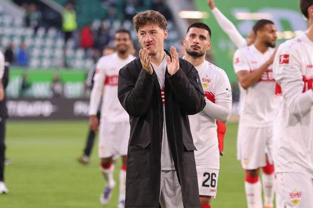 18.10.2025, xgox, Fussball - 1.Bundesliga VfL Wolfsburg - VfB Stuttgart emspor, v.l. Angelo Stiller (Stuttgart, 6) Jubel ueber den Sieg, Jubel nach Spielende (DFL DFB REGULATIONS PROHIBIT ANY USE OF PHOTOGRAPHS as IMAGE SEQUENCES and or QUASI-VIDEO) Wolfsburg