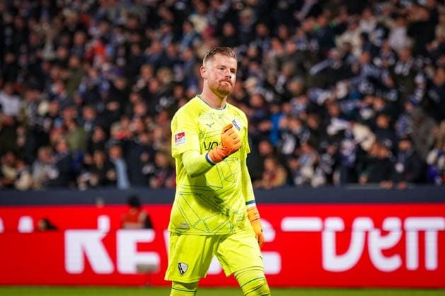 Deutschland: Fussball 2. Bundesliga 2025 26, 9. Spieltag - VfL Bochum vs Hertha BSC Berlin - Vonovia Ruhrstadion (Bochum): Tor und Torjubel zum 3:0 durch Francis Onyeka (VfL Bochum, 21) - Freude, Emotionen, Jubel bei Timo Horn (VfL Bochum, 1) Bochum Nordrhein-Westfalen Deutschland