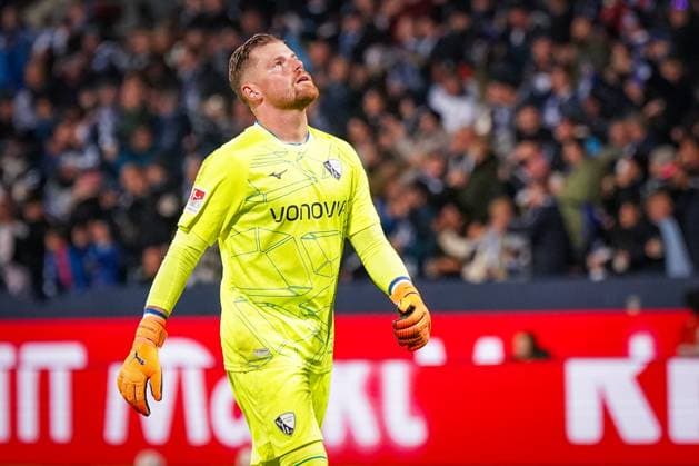 Deutschland: Fussball 2. Bundesliga 2025 26, 9. Spieltag - VfL Bochum vs Hertha BSC Berlin - Vonovia Ruhrstadion (Bochum): Tor und Torjubel zum 3:0 durch Francis Onyeka (VfL Bochum, 21) - Freude, Emotionen, Jubel bei Timo Horn (VfL Bochum, 1) Bochum Nordrhein-Westfalen Deutschland