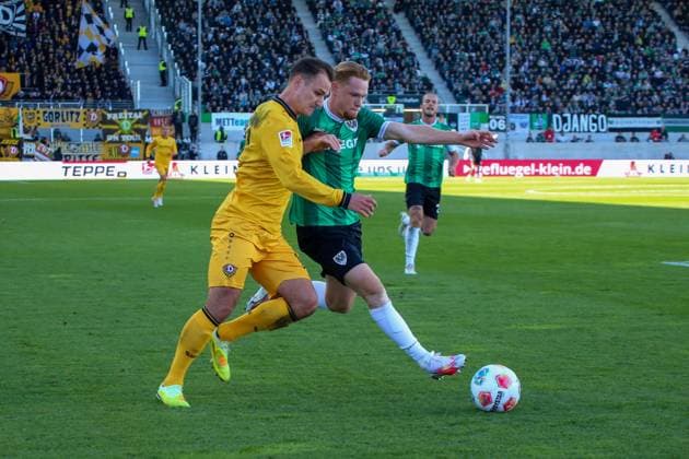 18.10.2025, xgrfx, Fussball 2.Bundesliga, Preußen Münster - Dynamo Dresden v.l. Jakob Lemmer (Dynamo Dresden), Luca Bolay (Preußen Münster) (DFL DFB REGULATIONS PROHIBIT ANY USE OF PHOTOGRAPHS as IMAGE SEQUENCES and or QUASI-VIDEO) Münster