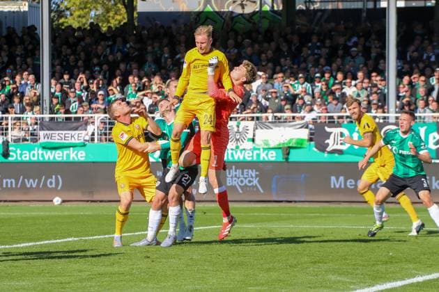 18.10.2025, xgrfx, Fussball 2.Bundesliga, Preußen Münster - Dynamo Dresden v.l. Aberkanntes Tor, Christoph Daferner (Dynamo Dresden) (DFL DFB REGULATIONS PROHIBIT ANY USE OF PHOTOGRAPHS as IMAGE SEQUENCES and or QUASI-VIDEO) Münster