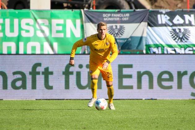 18.10.2025, xgrfx, Fussball 2.Bundesliga, Preußen Münster - Dynamo Dresden v.l. Lukas Boeder (Dynamo Dresden) (DFL DFB REGULATIONS PROHIBIT ANY USE OF PHOTOGRAPHS as IMAGE SEQUENCES and or QUASI-VIDEO) Münster