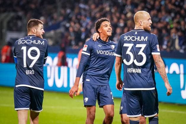 Deutschland: Fussball 2. Bundesliga 2025 26, 9. Spieltag - VfL Bochum vs Hertha BSC Berlin - Vonovia Ruhrstadion (Bochum): Tor und Torjubel nach seinem zwei Treffern zum 3:0 durch Francis Onyeka (VfL Bochum, 21) Freude, Emotionen, Jubel Bochum Nordrhein-Westfalen Deutschland