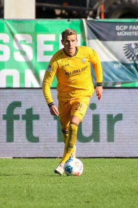 18.10.2025, xgrfx, Fussball 2.Bundesliga, Preußen Münster - Dynamo Dresden v.l. Lukas Boeder (Dynamo Dresden) (DFL DFB REGULATIONS PROHIBIT ANY USE OF PHOTOGRAPHS as IMAGE SEQUENCES and or QUASI-VIDEO) Münster