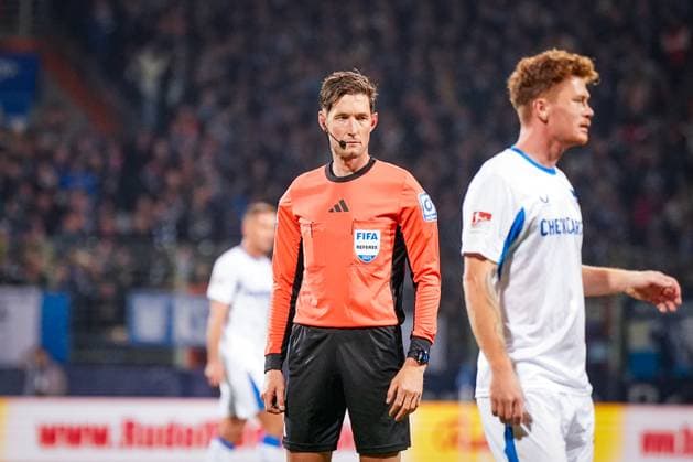 Deutschland: Fussball 2. Bundesliga 2025 26, 9. Spieltag - VfL Bochum vs Hertha BSC Berlin - Vonovia Ruhrstadion (Bochum): Schiedsrichter Dr. Matthias Jöllenbeck