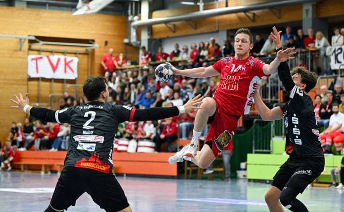 18.10.2025, xpsx, Handball 3.Liga, TV Kirchzell - TV Gelnhausen v.l. Henrik Müller (Gelnhausen), Tim Häufglöckner (Kirchzell) Miltenberg Bayern Deutschland (DEU)