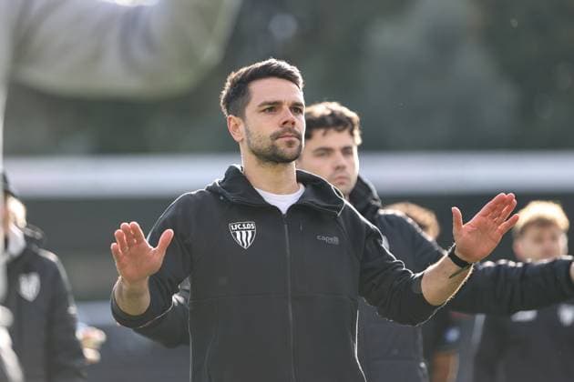 18.10.2025, Fussball, Herren, 11. Spieltag Dritte Liga Saison 2025 2026: VfB Stuttgart II - FC Schweinfurt 05 Trainer Victor Kleinhenz (FC Schweinfurt 05) nach Abpfiff, Einzelfoto